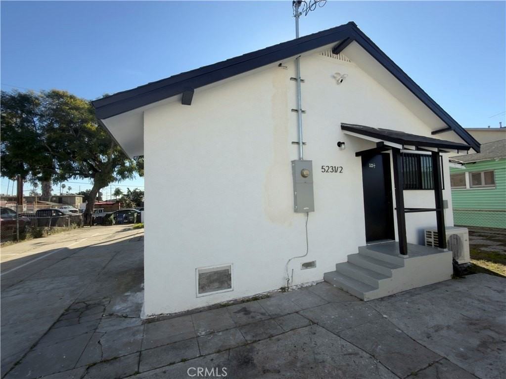 523 1/2 W 78th St - Photo 2 of 10