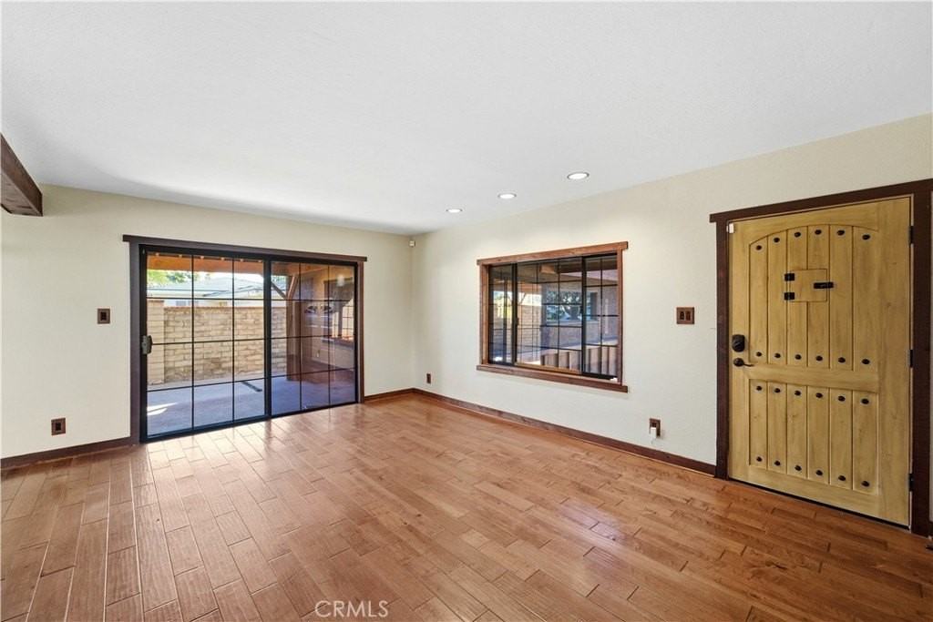 10234 Jordan Ave - Photo 4 of 50