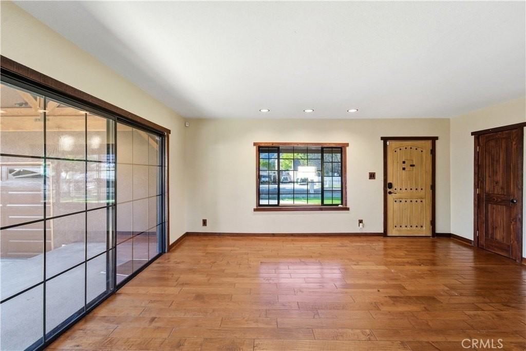 10234 Jordan Ave - Photo 6 of 50