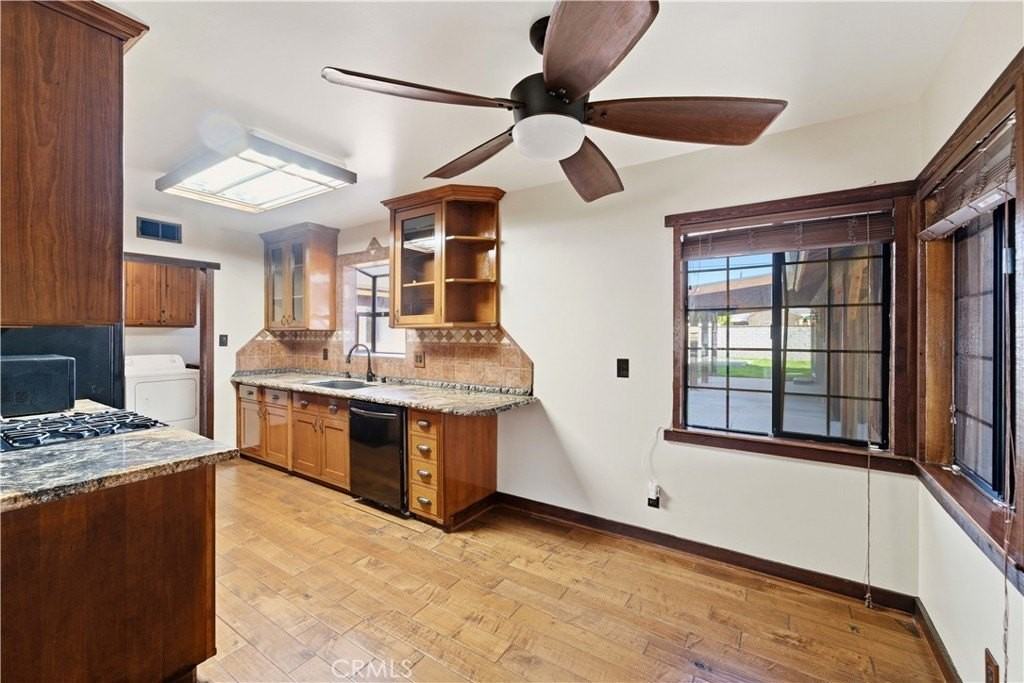 10234 Jordan Ave - Photo 7 of 50