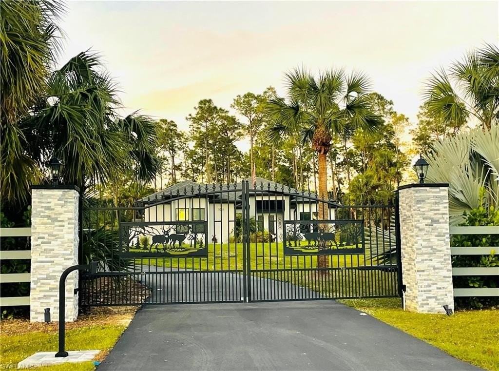 1021 10th Ave Ne - Photo 2 of 24