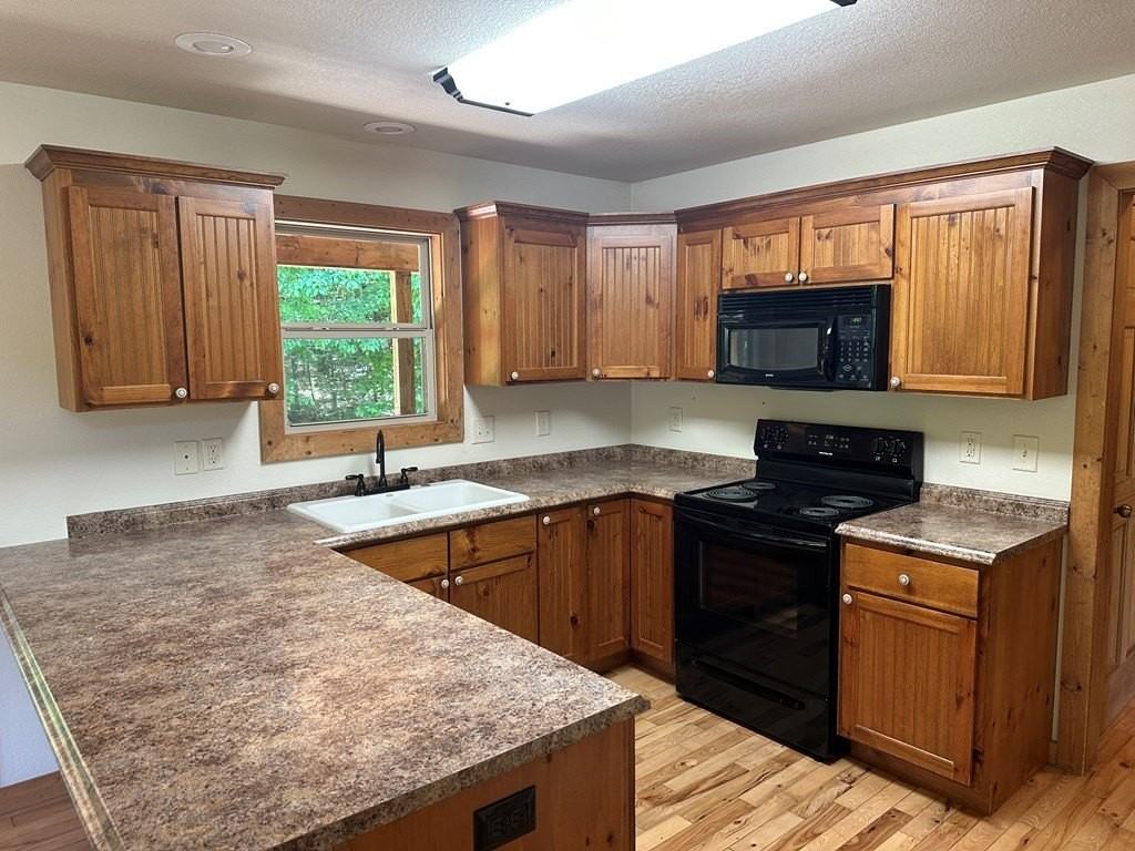 2546 Brookhaven Ln - Photo 3 of 44