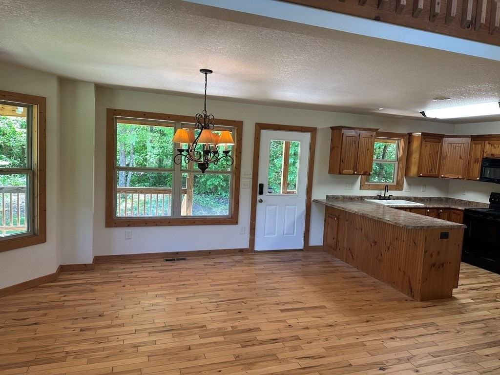 2546 Brookhaven Ln - Photo 4 of 44