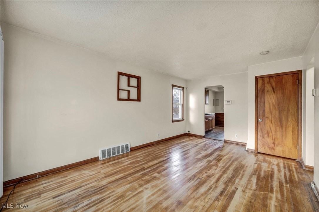 10213 Dove Ave - Photo 4 of 38