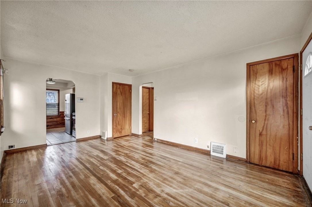 10213 Dove Ave - Photo 5 of 38