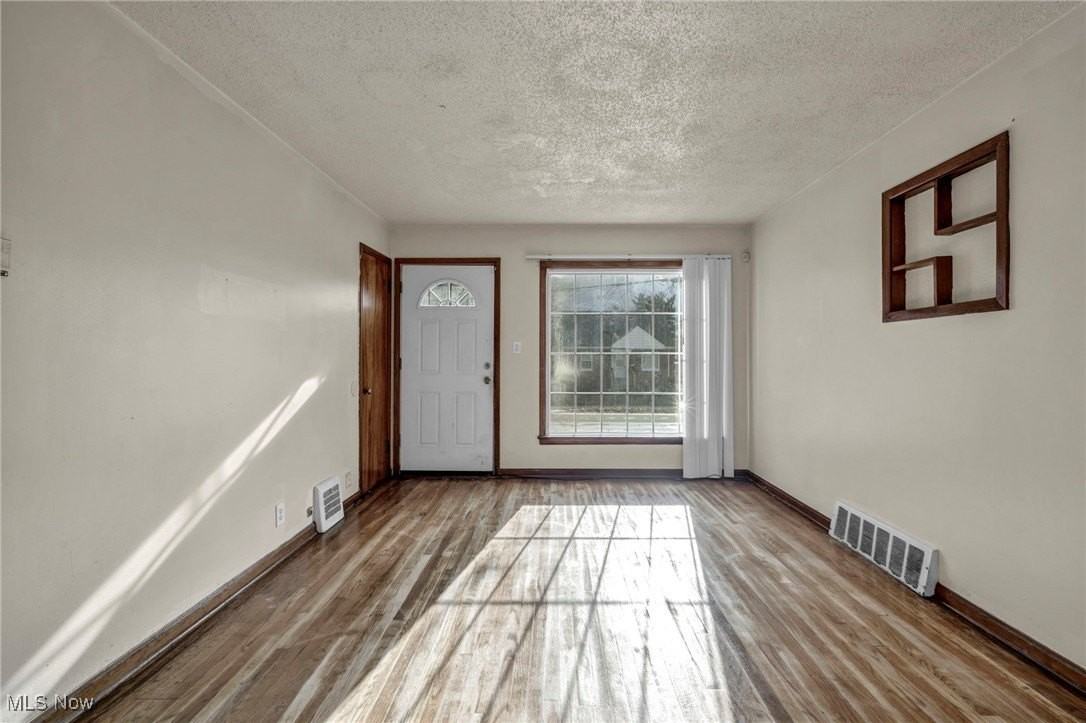 10213 Dove Ave - Photo 7 of 38