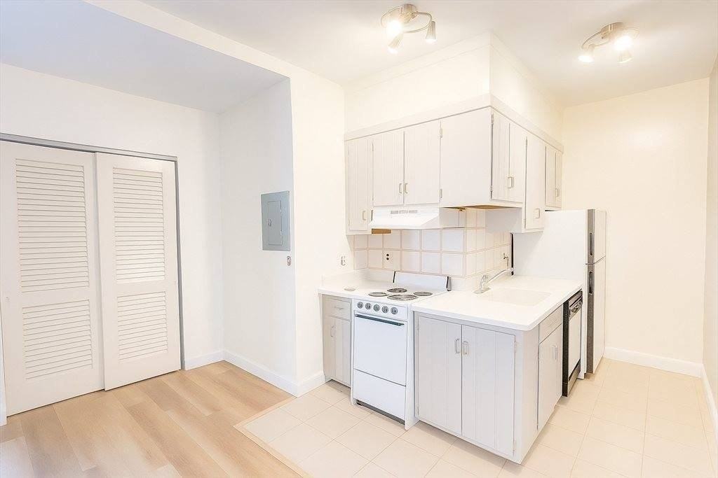 140 Chestnut St #709 - Photo 3 of 18