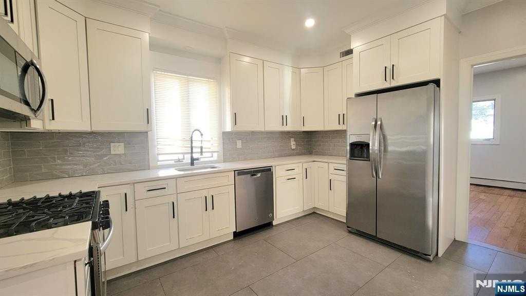 164 Main St 1st Fl - Photo 5 of 14