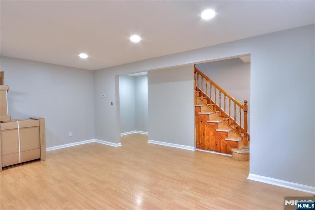 109 Division Ave - Photo 4 of 12