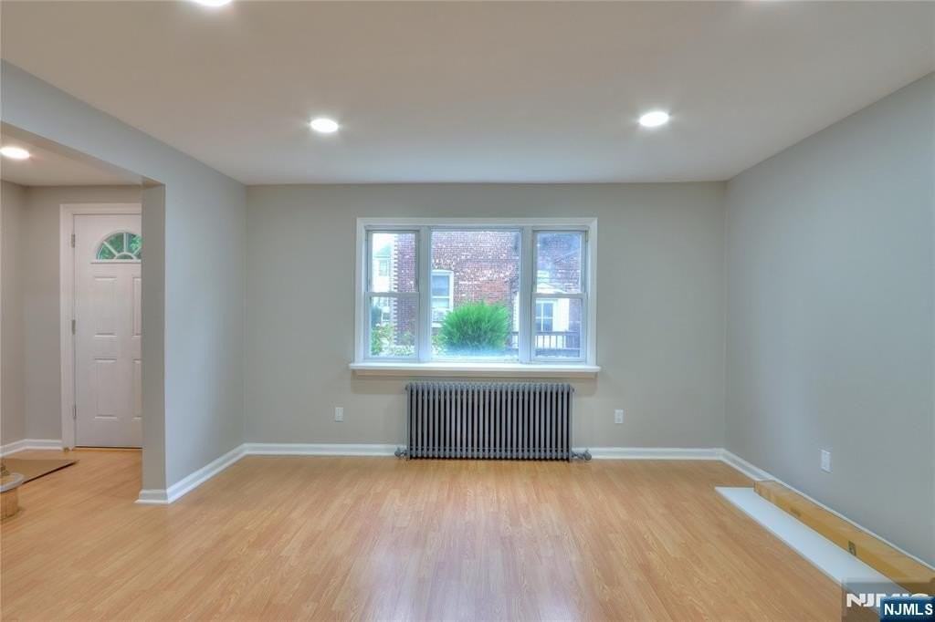 109 Division Ave - Photo 5 of 12