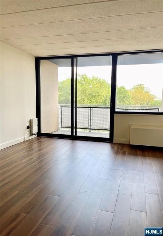 464 Gorge Rd - Photo 4 of 7