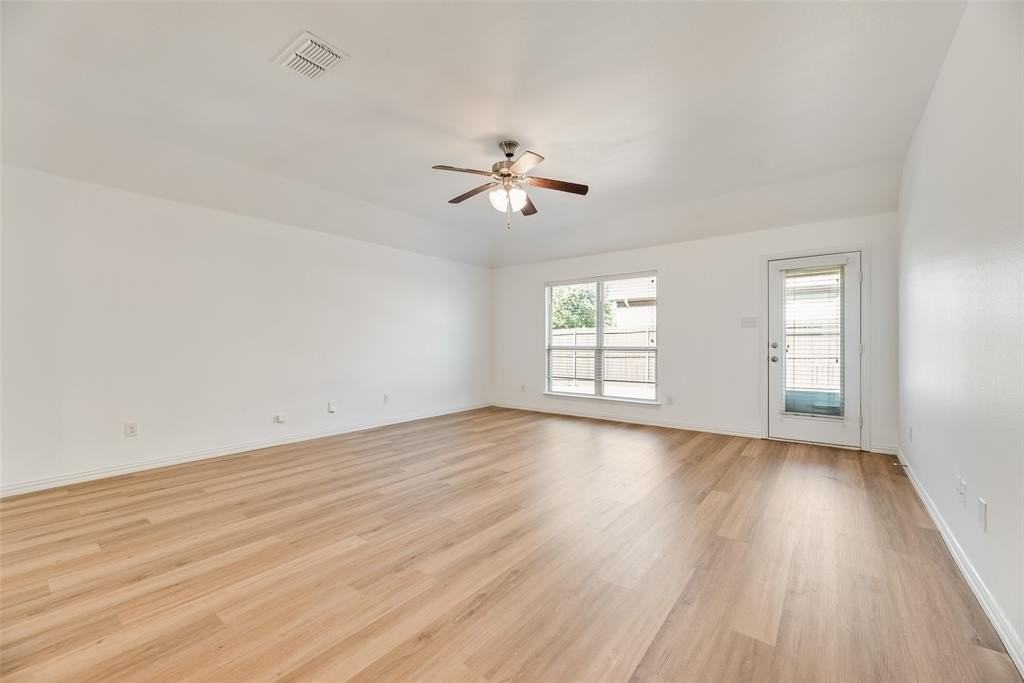 2401 Sun Creek Dr - Photo 5 of 22