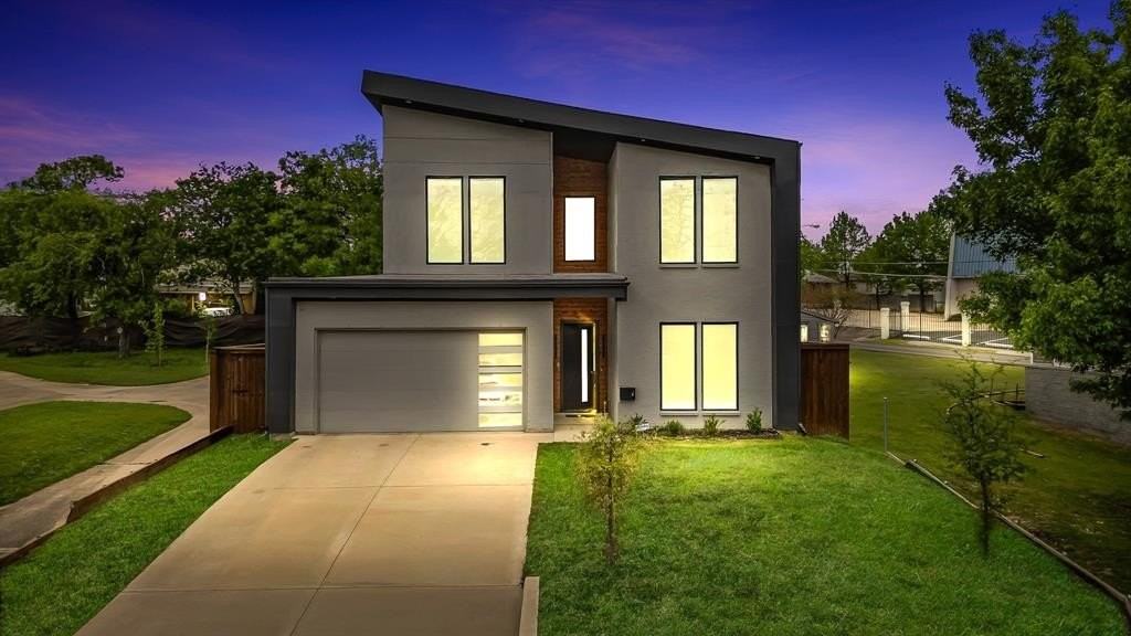 1211 Bonnie View Rd - Photo 2 of 33