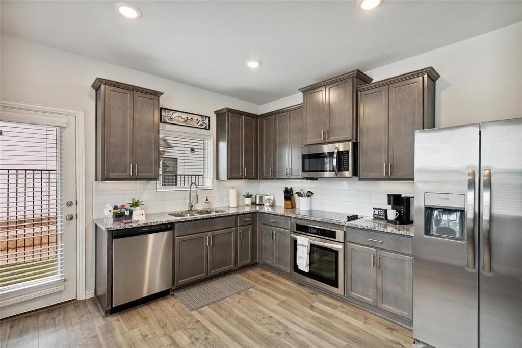 1200 Lamar Dr - Photo 4 of 21