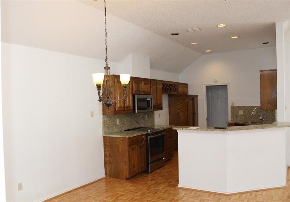 3120 Silver Springs Ln - Photo 5 of 16