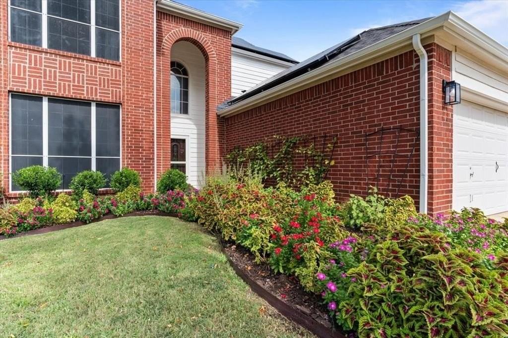 611 Lake Bridge Dr - Photo 2 of 26