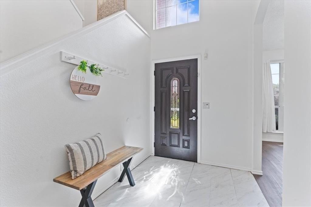 611 Lake Bridge Dr - Photo 4 of 26