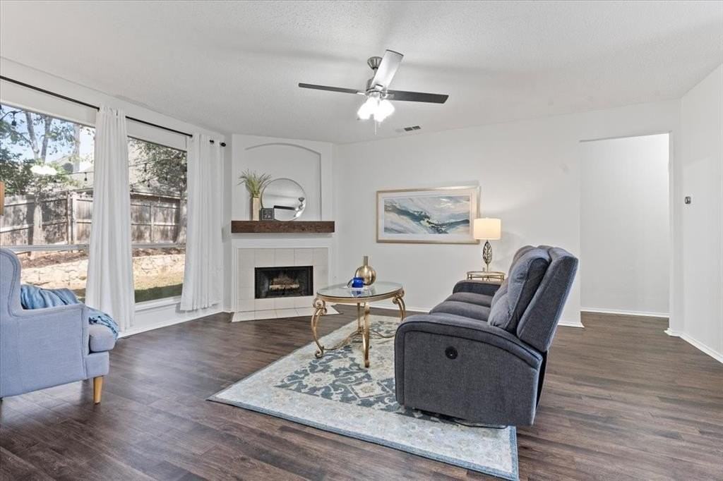 611 Lake Bridge Dr - Photo 5 of 26