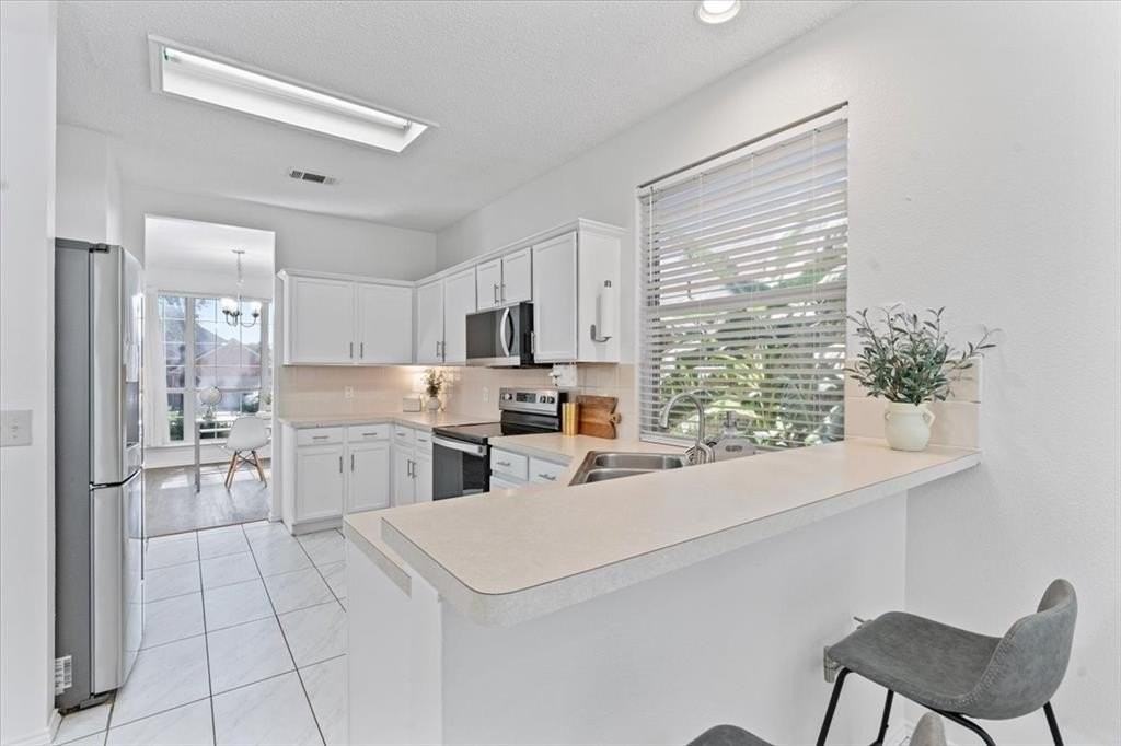 611 Lake Bridge Dr - Photo 7 of 26