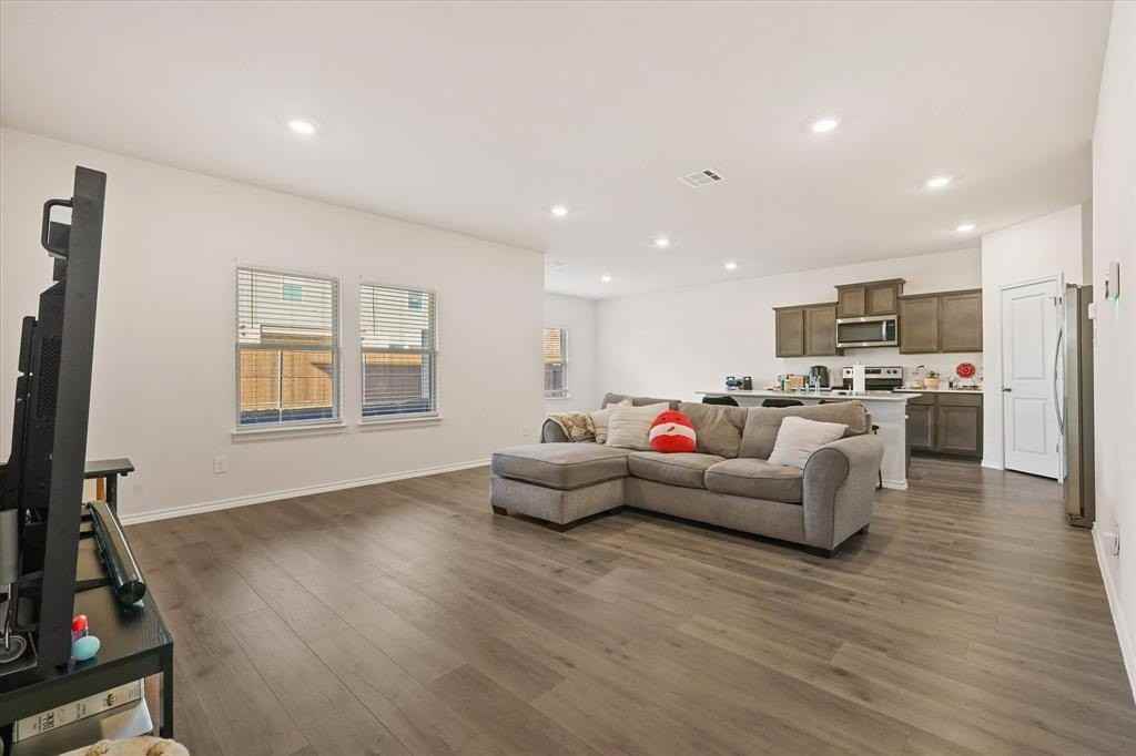 3329 Watterson Way - Photo 5 of 36