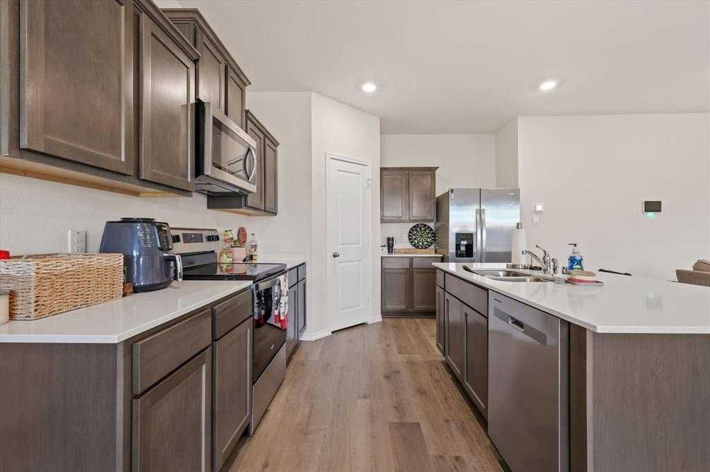 3329 Watterson Way - Photo 6 of 36