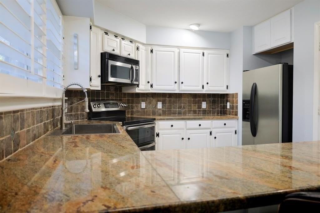 740 Peavy Rd - Photo 4 of 18