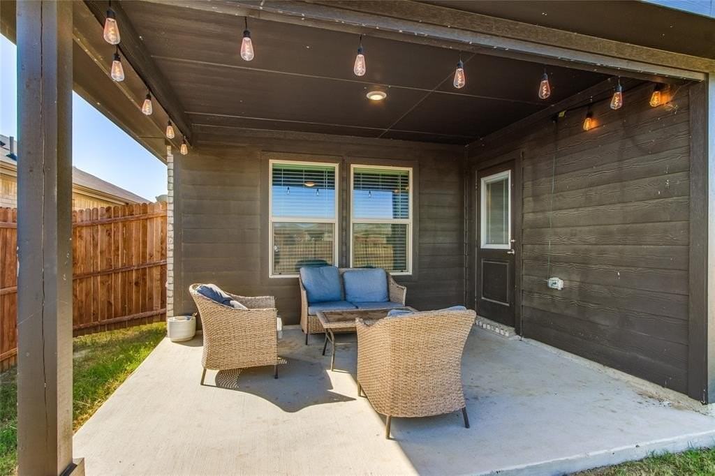 16516 Portage St - Photo 3 of 29