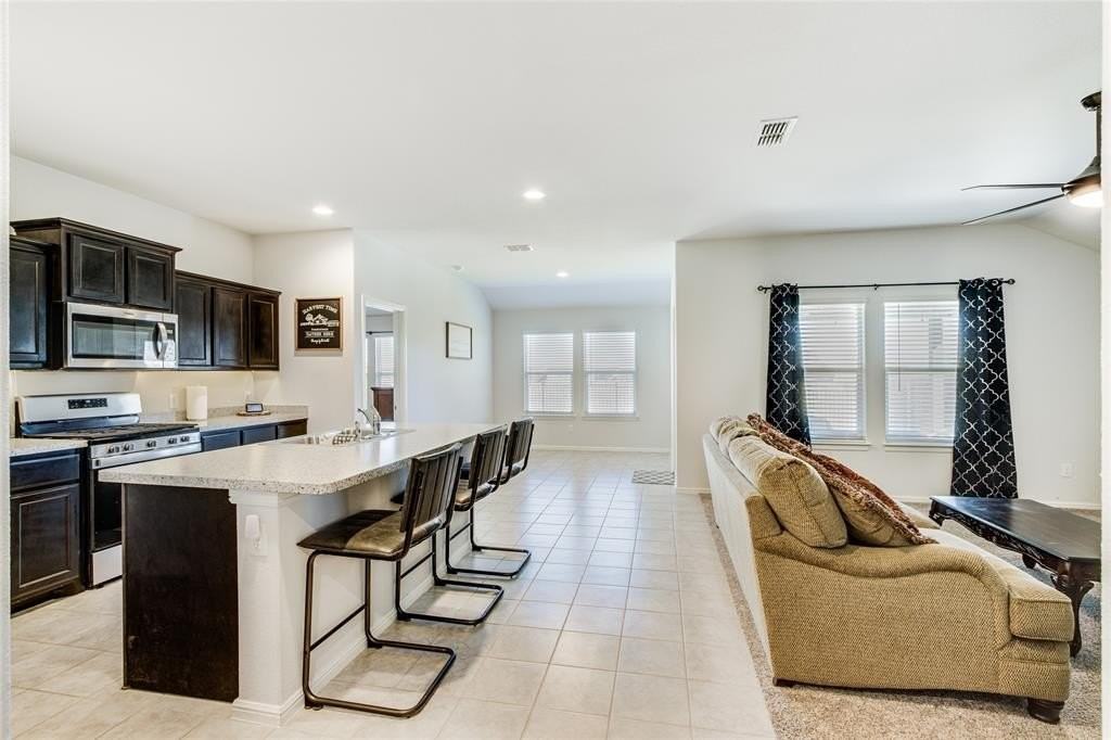 16516 Portage St - Photo 7 of 29