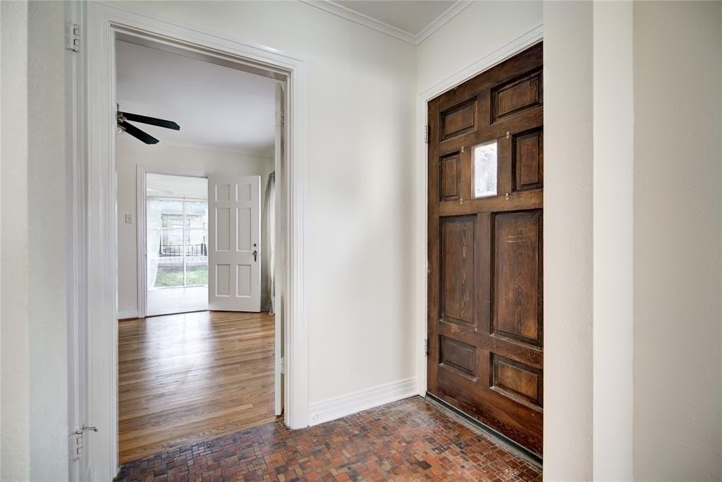 5419 Longview St - Photo 3 of 32