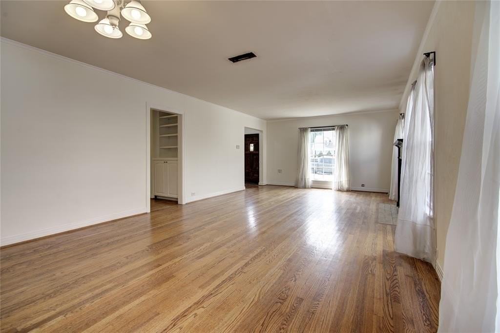 5419 Longview St - Photo 7 of 32