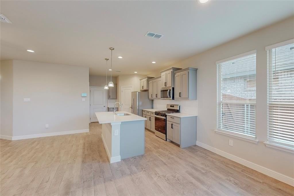 14533 Antlia Dr - Photo 7 of 34