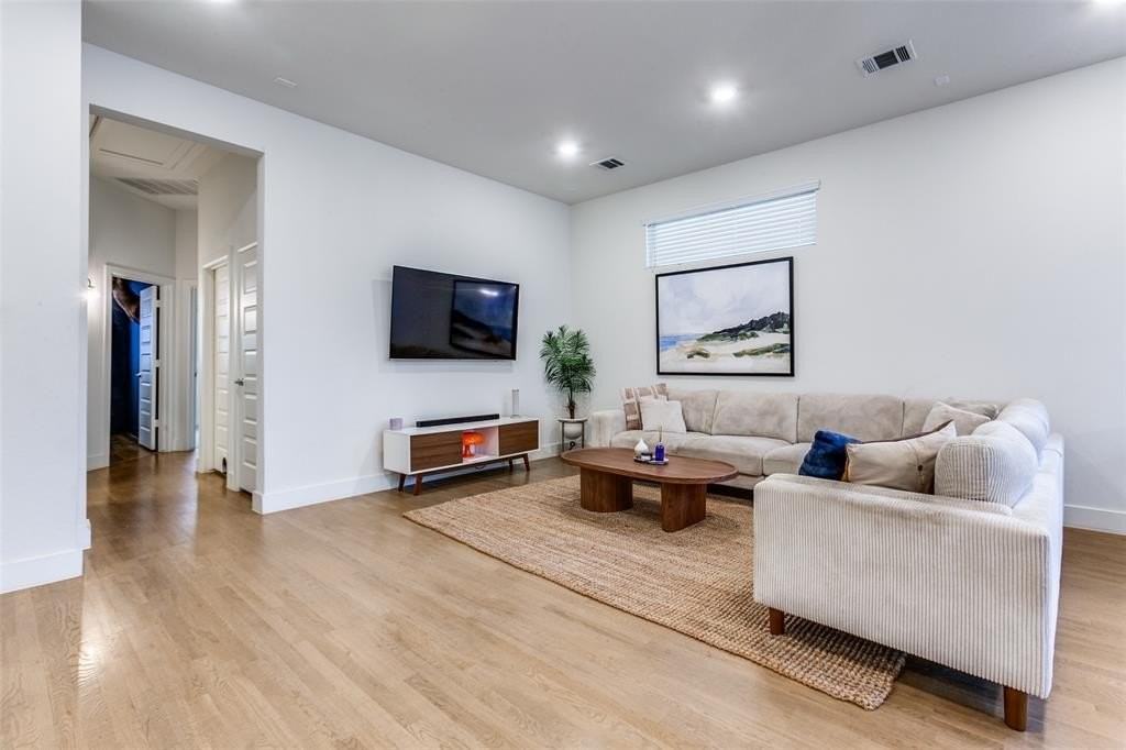 8209 Laflin Ln - Photo 4 of 20