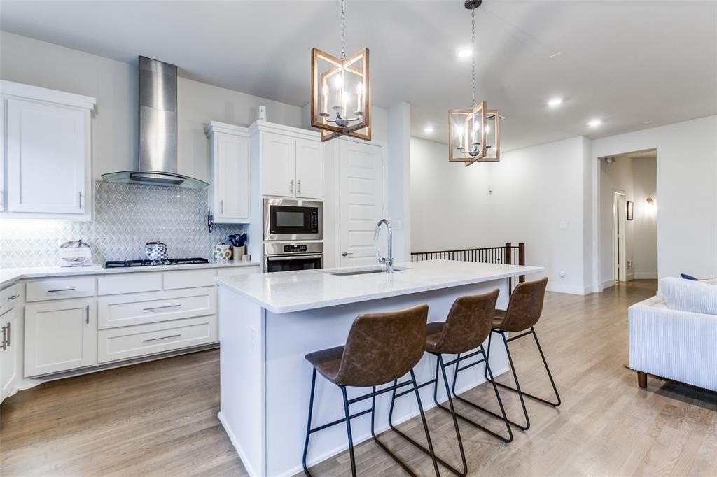 8209 Laflin Ln - Photo 6 of 20