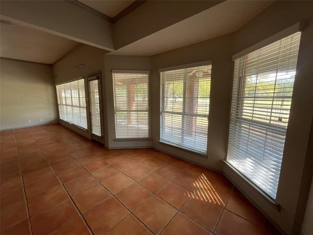 8701 Bellechase Rd - Photo 4 of 15