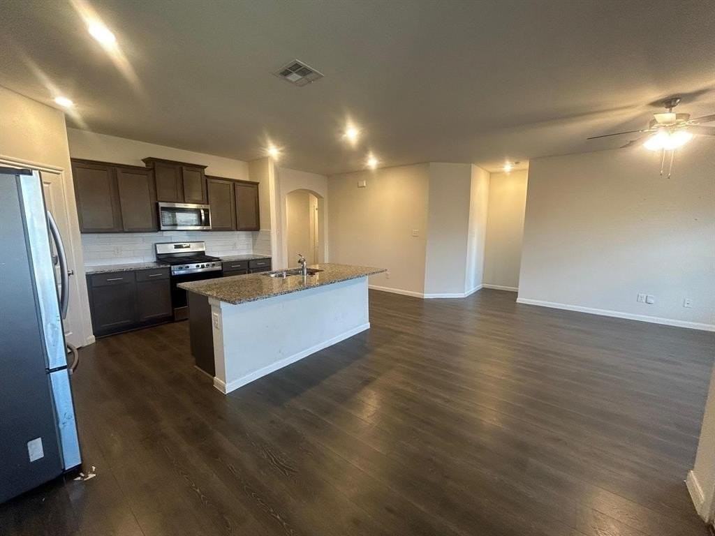 602 Range Dr - Photo 3 of 19