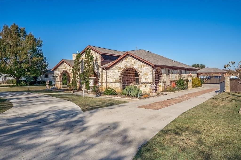 308 Sheri Ln - Photo 2 of 24