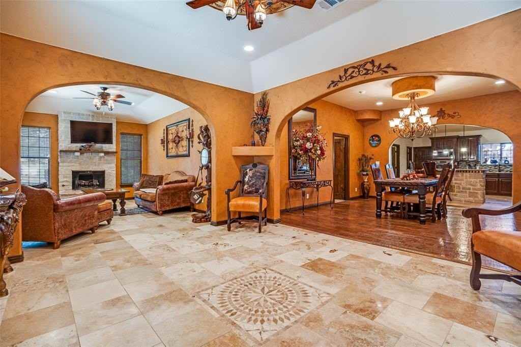 308 Sheri Ln - Photo 4 of 24