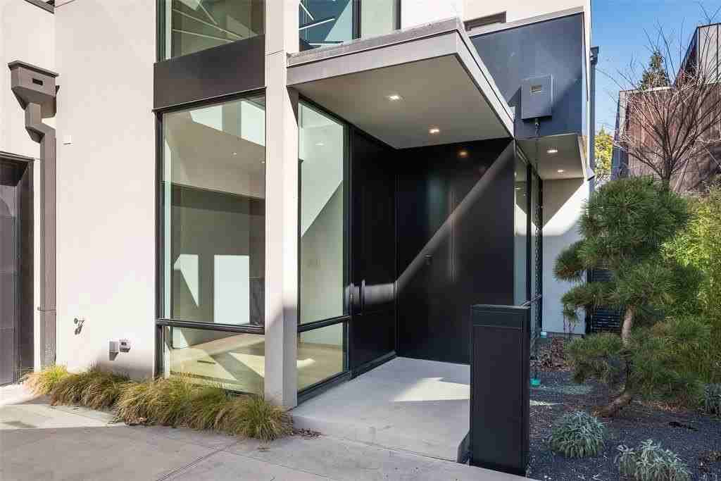 3515 Edgewater St - Photo 3 of 40