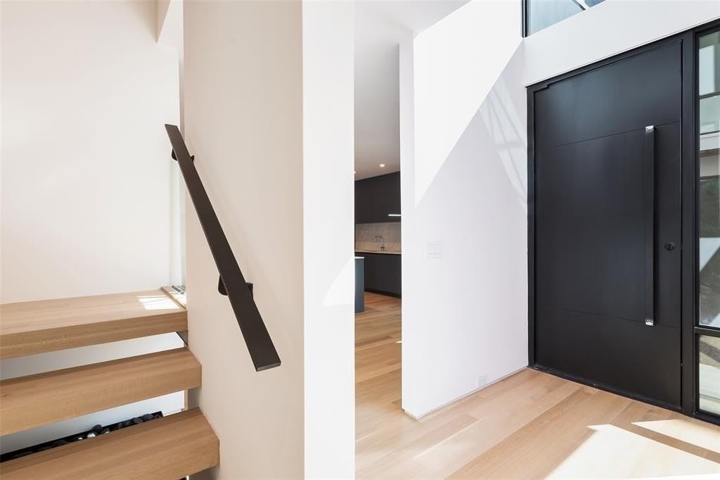 3515 Edgewater St - Photo 5 of 40