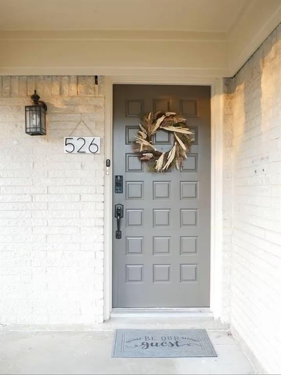 526 Winchester Dr - Photo 2 of 15