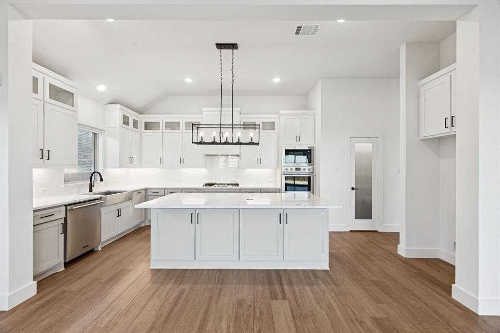 1415 Woodpecker Ln - Photo 5 of 36