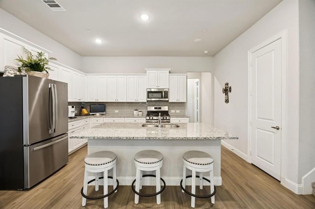 6500 Bold Ruler Ln - Photo 4 of 32