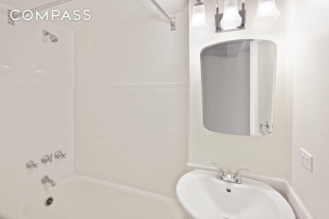 45 Tudor City Pl #1012 - Photo 3 of 8