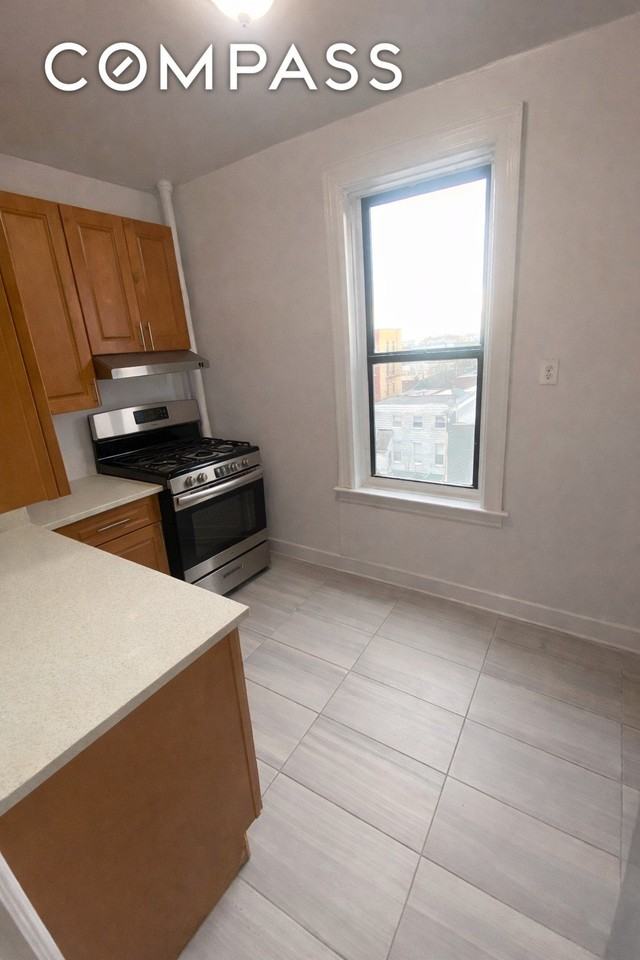 2823 42nd St #D5 - Photo 3 of 10