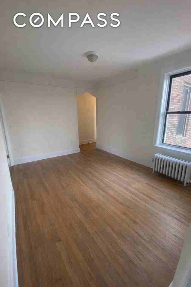 2823 42nd St #D5 - Photo 5 of 10