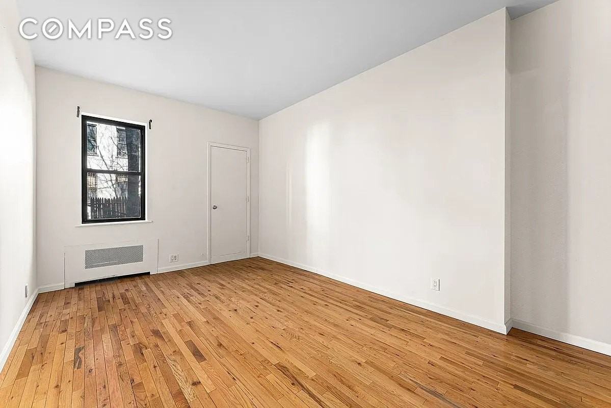 445 W 48th St #1C - Photo 3 of 5