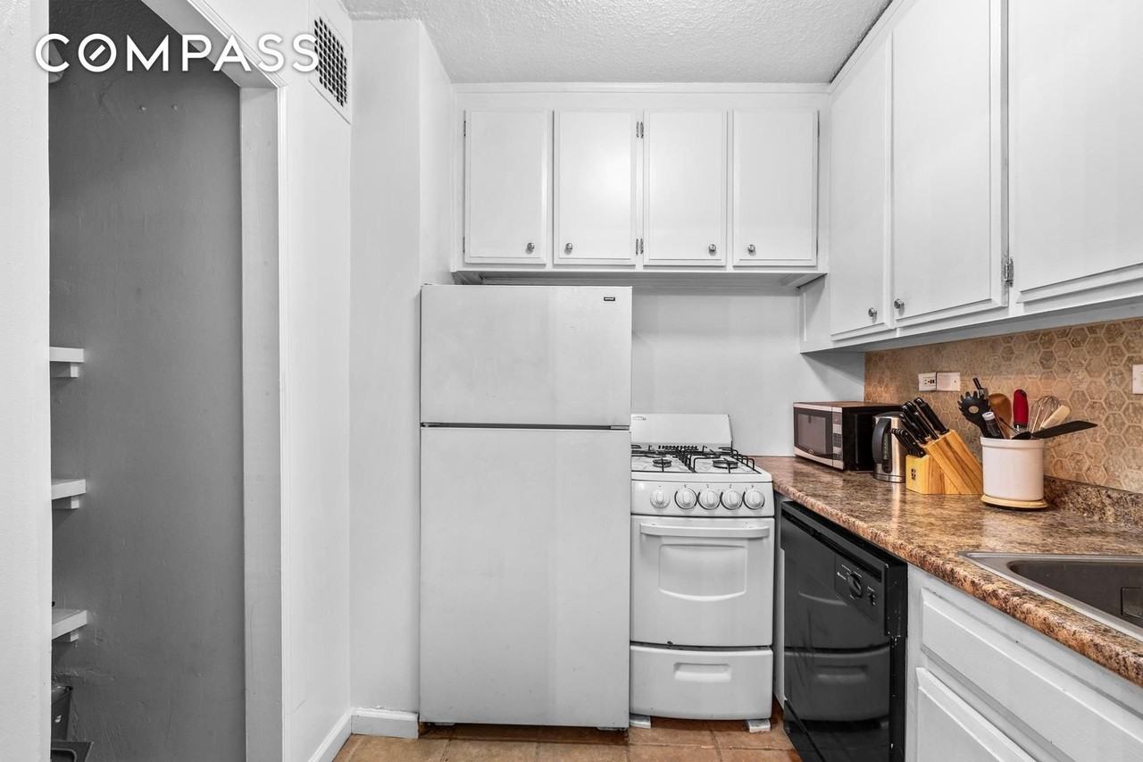 77 E 12th St #8A - Photo 4 of 7