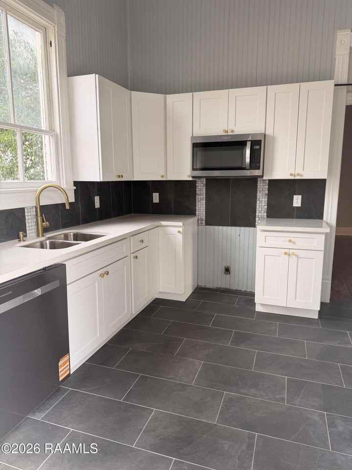 155 Duperier Ave - Photo 4 of 15