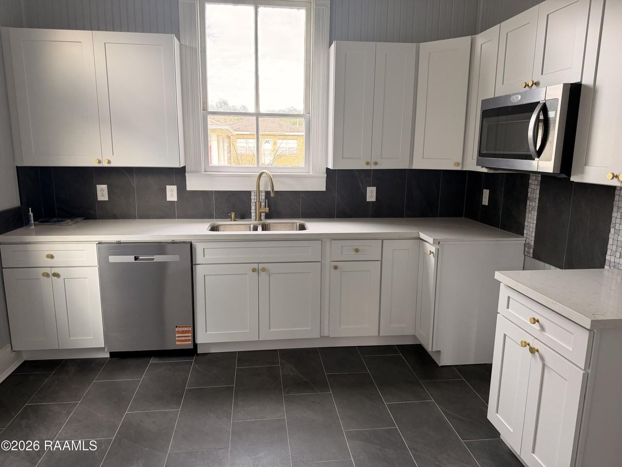 155 Duperier Ave - Photo 5 of 15