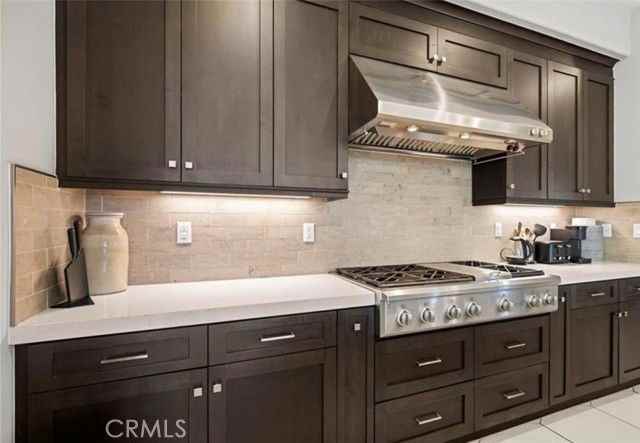 112 Character - Photo 3 of 8